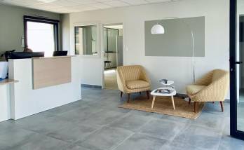 Travaux de décoration intérieure locaux professionnel - espace d'attente - Vendée 85