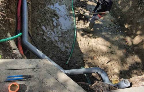 Travaux de construction du bassin de natation