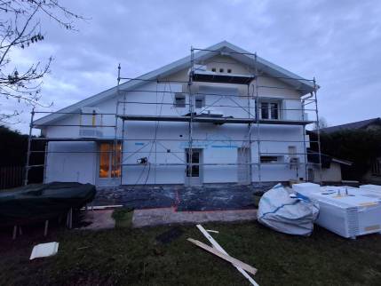 Travaux d'ITE pour une rénovation énergétique de maison - Jujurieux 01640
