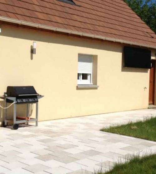 terrasse carrelée dalles en grès finition mate beige dégradé