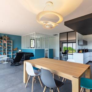 INTÉRIEUR AVEC VUE SUR BAIE – LA CIOTAT (13) - Corinne Palermo - La Maison Des Architectes