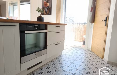 Il a été décidé d'intégrer le four à l'îlot central