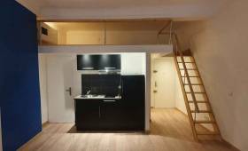 Studio après rénovation – cuisine et mezzanine