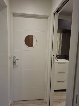 Création de salle de bain avec porte à hublot - Villars-les-Dombes 01330