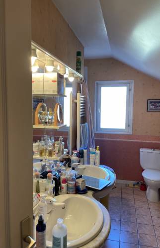 photo de la grande salle de bain avant travaux