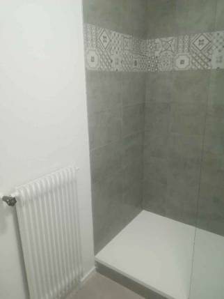 Faïence en Grès Cérame et Carreaux de Ciment : Design Moderne