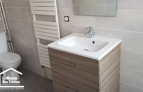 Meuble vasque et sèche serviette