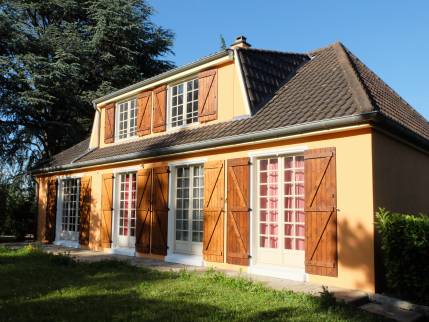 Villa à Saint Cyr au MOnt D'OR (69450) : ravalement de façade dans les tons orangés