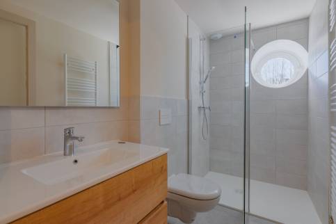 Rénovation et isolation d'une maison de famille située dans l'ouest de Lyon (69450) : salle de bain