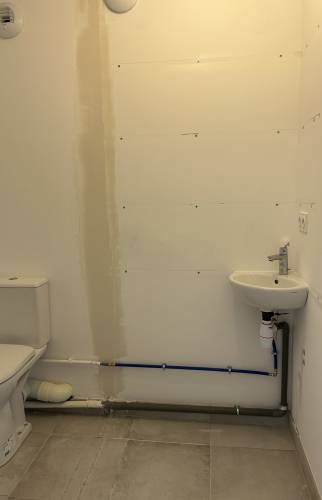 Lavabo et toilette rénovés appartement PMR rénovation appartement