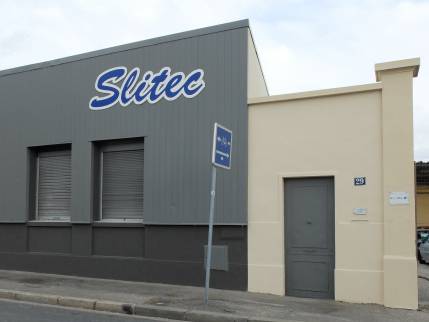 Ravalement de façade pour une entreprise située à Lyon Villeurbanne (Phase 2 côté rue)