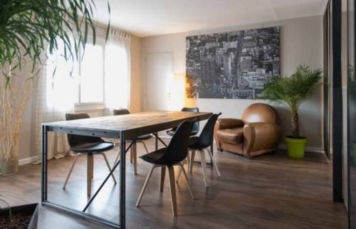 Transformation d'une habitation en Agence immobilère.