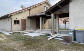 Avant : le préau ouvert, accolé à la maison