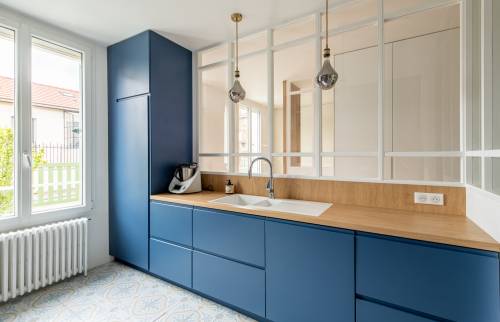 Espace de cuisson moderne avec des équipements intégrés – Mareil-Marly.