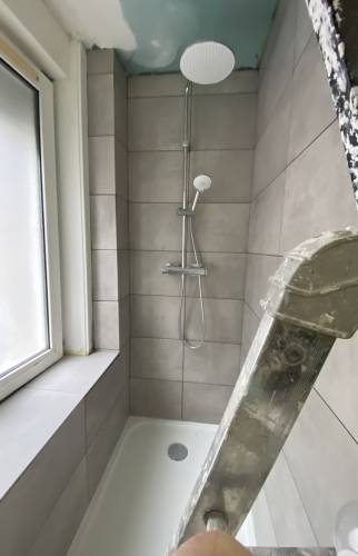 Remplacement d'une baignoire par une douche : receveur, colonne de douche 