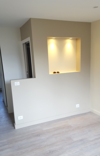 Niche décorative avec éclairage intégré