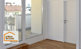 Découvrez cette belle réalisation de La Maison Des Travaux Marmande : remplacement d'une baie vitrée pour un intérieur lumineux et moderne. Une ouverture sur l'extérieur qui allie esthétique et performance énergétique.