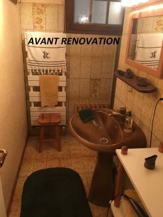 Salle de bain du rez-de-chaussée avant travaux (Varennes-Jarcy 91480)