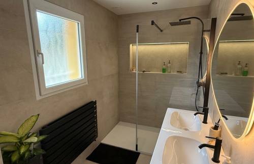 Salle de bain modernisée et design à Voiron