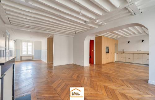 05_piece-de-vie_vue-large_cuisine-ouverte_parquet-point-de-hongrie