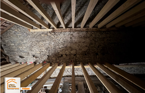 plancher bois rénovation, artisan structure Combloux, projet réhabilitation Haute-Savoie, aménagement appartement montagne, maison ancienne modernisation