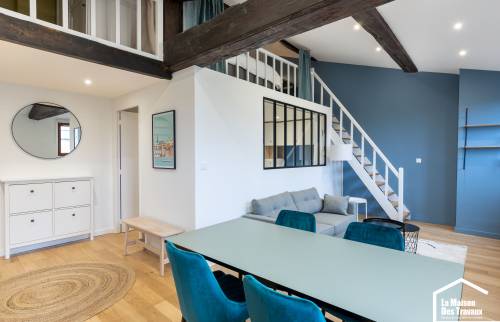 Rénovation complète d'un appartement du Vieux Lyon pour une colocation étudiante en meublé, camaieu de bleus