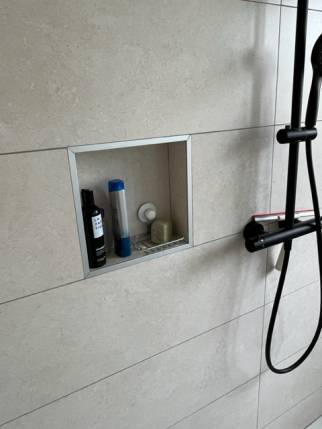 Création d'une niche murale dans une salle de bain rénovée - Nantes 44