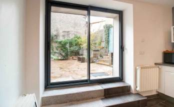 Travaux de maçonnerie pour agrandir une ouverture et poser une baie vitrée, maison dans l'ouest de Lyon, vallée de l'Azergues