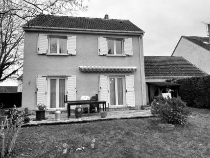 Façade de la maison avant travaux côté jardin (Merville-Franceville Plage 14810)