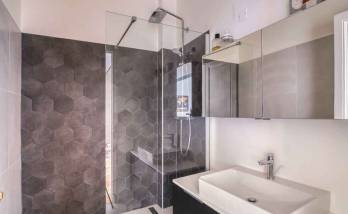 petite salle de bain rénovée à Boulogne