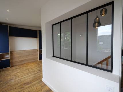 Pose d'une verrière intérieure dans une surélévation de maison - Nantes 44