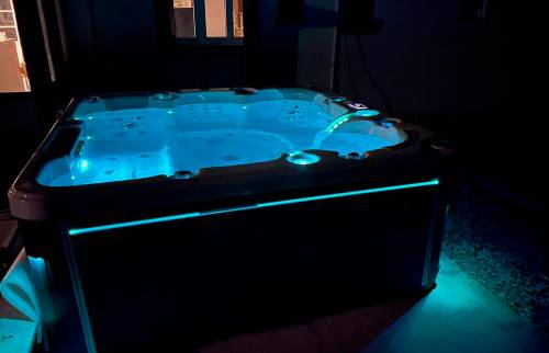 SPA de nuit lumière bleu clair