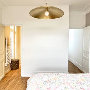 chambre avec tête de lit sur mesure à Versailles - Maria Racconto