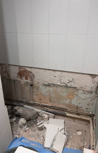 Dépose du carrelage et réparation de la fuite - carreleur 73, maçon 73, plombier 73, plaquiste 73