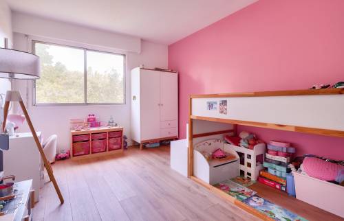 Parquet dans la chambre pour enfant