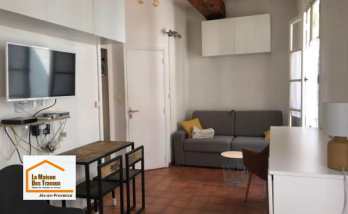 Rénovation énergétique d’un studio dans le centre historique d’Aix-en-Provence avec optimisation des volumes, amélioration du confort thermique et modernisation de la pièce de vie par La Maison Des Travaux Aix-en-Provence.