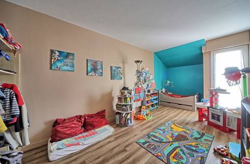 Avant et après rénovation d’une chambre d’enfant à Armoy