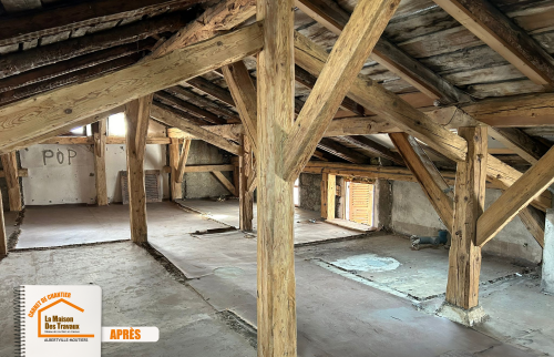 rénovation maison ancienne La Léchère, aménagement combles maison village, restauration charpente bois Savoie, aérogommage structure bois, rénovation intérieure La Léchère