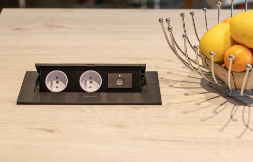 prises elec et USB intégrée