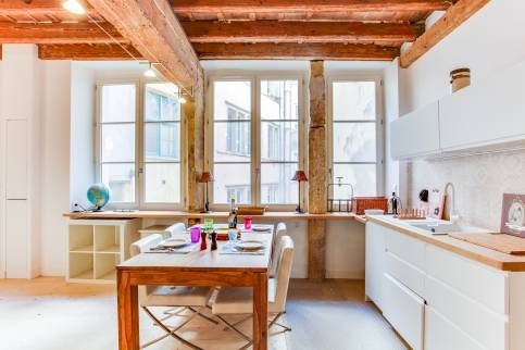 Réhabilitation complète d’un plateau de 60 m pour le transformer en appartement destiné à la location meublée à Lyon, quartier Saint Paul