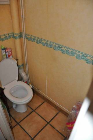 Ancien WC avant rénovation de maison - Combs-la-Ville 77380