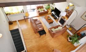  Pose de parquet massif en chêne dans un salon de maison - Cholet 49300