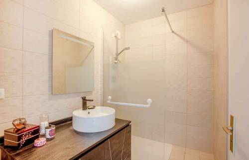 Rénovation d'un appartement avec cuisine ouverte sur l'espace séjour, Lyon 