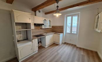 Cuisine blanche et bois La Maison Des Travaux Ales