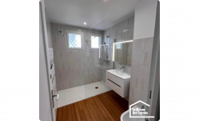 Avant / Après rénovation totale d'une salle de bain - 14117 Arromanches-les-Bains