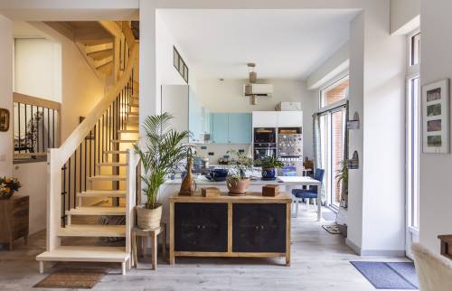 Escalier neuf et cuisine