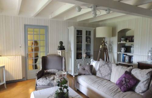 Rénovation maison : un salon qui invite à la détente à Jonzac