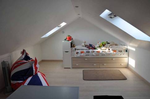 Combles aménagés en chambre d'enfant - Combs-la-Ville 77380