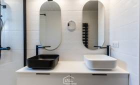 Vasques blanche et noire