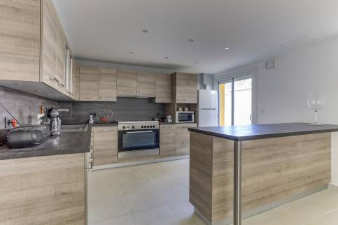 Rénovation complète d’une maison avec aménagement d’un garage transformé en séjour cuisine à Neuville sur Saône